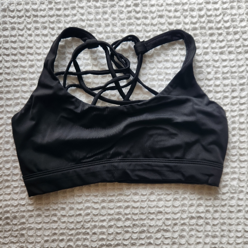 black strappy sports bra